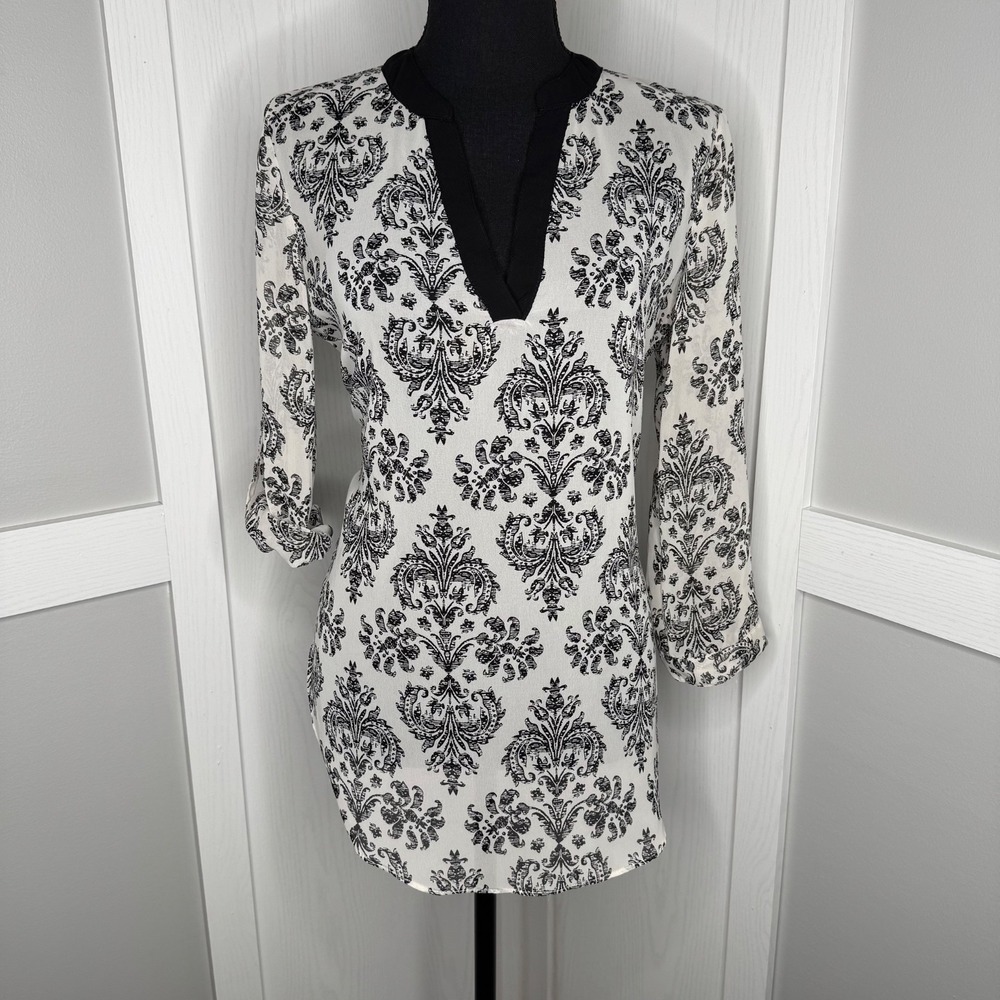 IZ Byer Damask Print Blouse | Size S Black White Long Sleeve Tunic V-Neck‎
